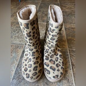 NEW!!! UGG Classic Short II Bootie Boots Leopard Print Pull on- Tan, Size 9